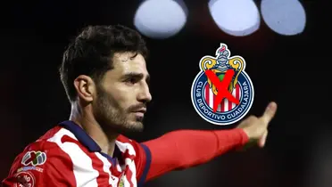 Antonio Briseño y escudo de Chivas con cruz roja en medio/ Foto Vanguardia.mx