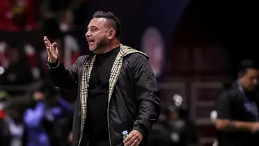 Antonio "el Turco" Mohamed volvió a ganarle otra final al América, ahora con Toluca. El DT argentino celebró con un puro en la boca.