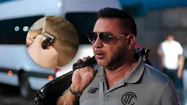 Antonio Mohamed e imagen cortando el cabello/ Foto Goles y Cifras.