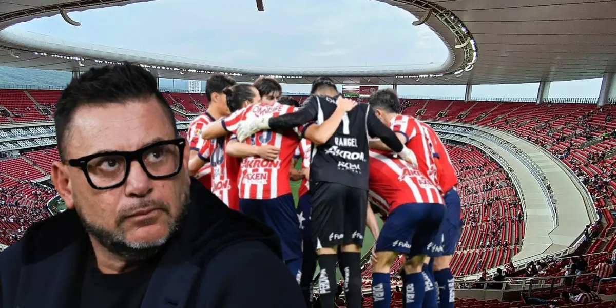 Antonio Mohamed junto a futbolistas de Chivas / FOTO FOX SPORTS