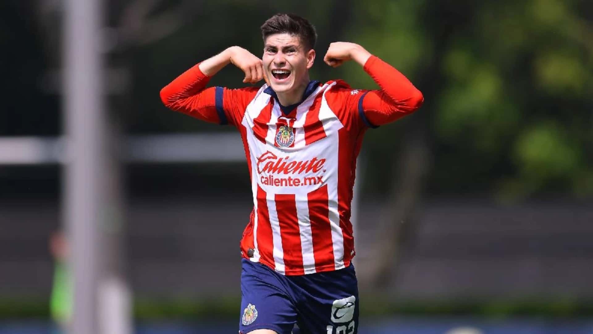 Armando González festejando un gol en Verde Valle
