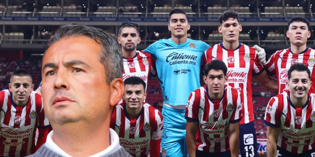 Arturo Ortega junto a jugadores de Chivas / FOTO JUANFÚTBOL
