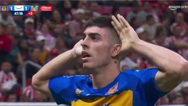Brunetta celebrando el 1-1. Captura de Liga MX