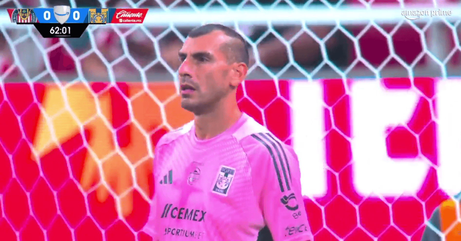 Captura de Liga MX de Nahuel atajando