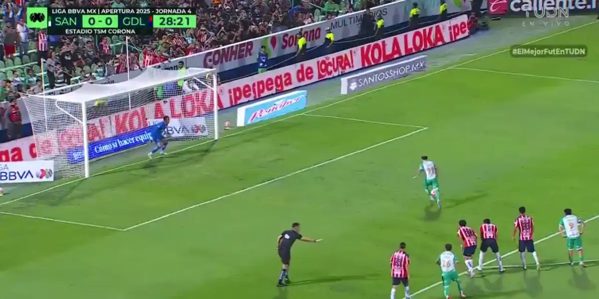 Captura de TUDN del penal de Santos