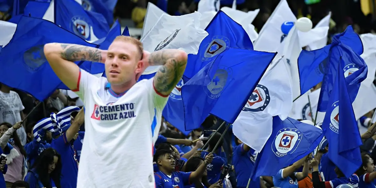 Carlos Rotondi junto a la afición del Cruz Azul / FOTO GETTY IMAGES