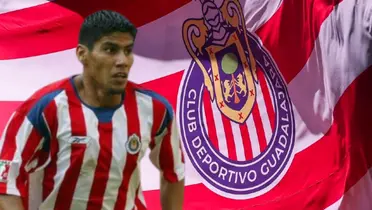 Carlos Salcido junto a bandera de Chivas / FOTO SOPITAS
