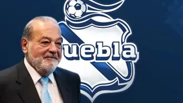 Carlos Slim junto al escudo del Club Puebla / FOTO X
