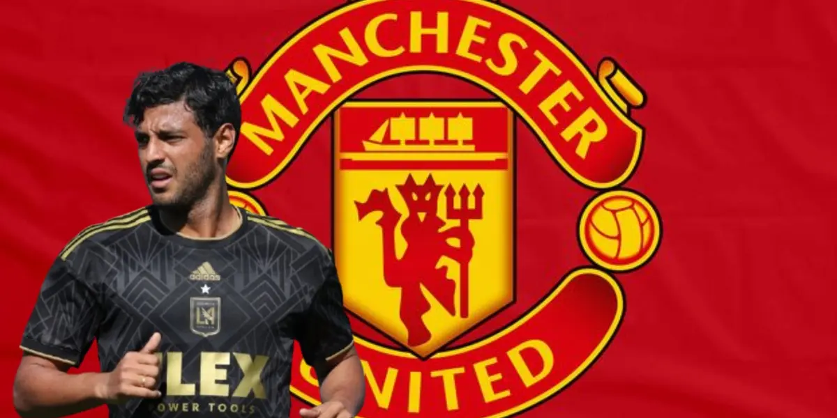 Carlos Vela junto el escudo del Manchester United / FOTO ESPN