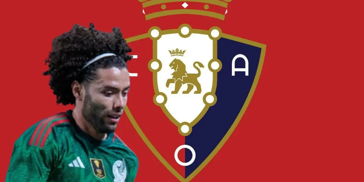 César Huerta junto al escudo del Osasuna / FOTO MARCA