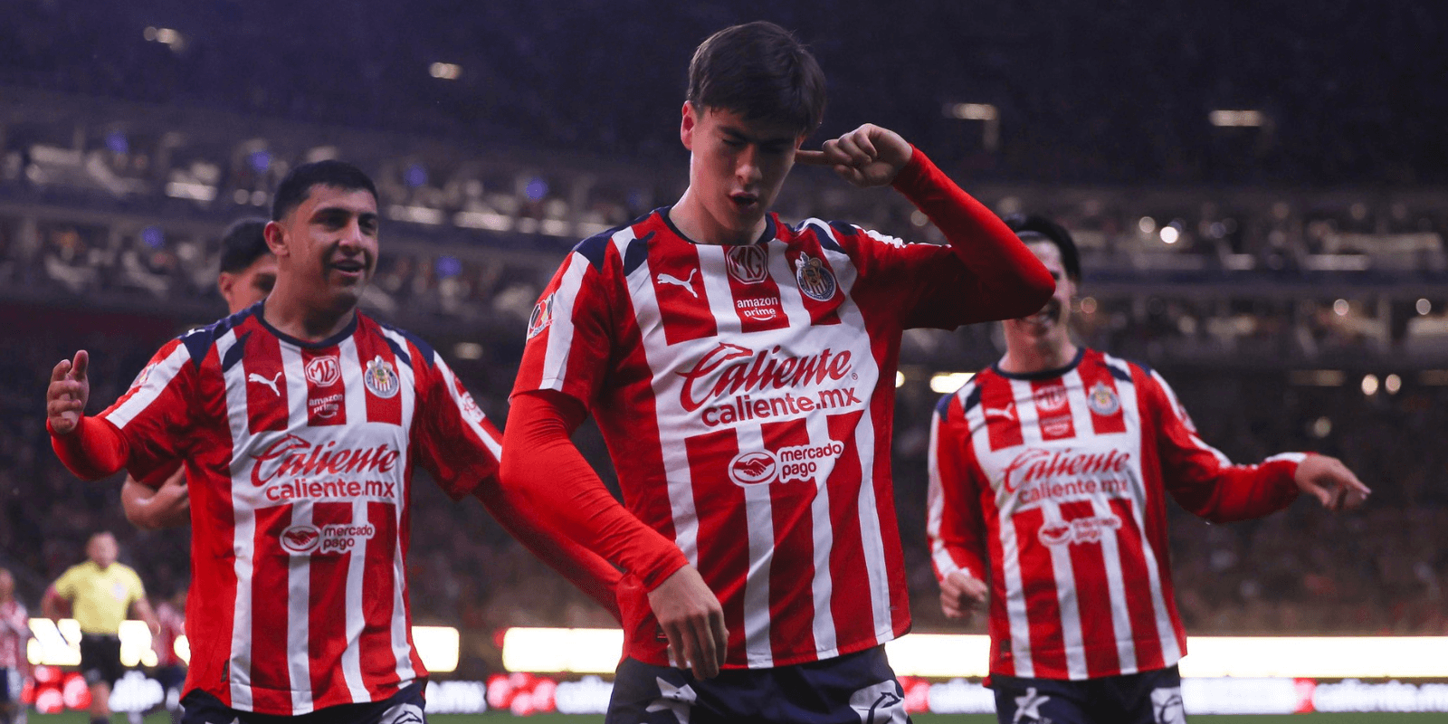Chivas podría dejar ir pronto a Armando González, quien lució ante Atlas y quien, de acuerdo con Azteca Deportes, podría ir a Rusia.