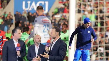 Comentaristas de TV Azteca y Jesús Orozco/Foto FC Juárez.