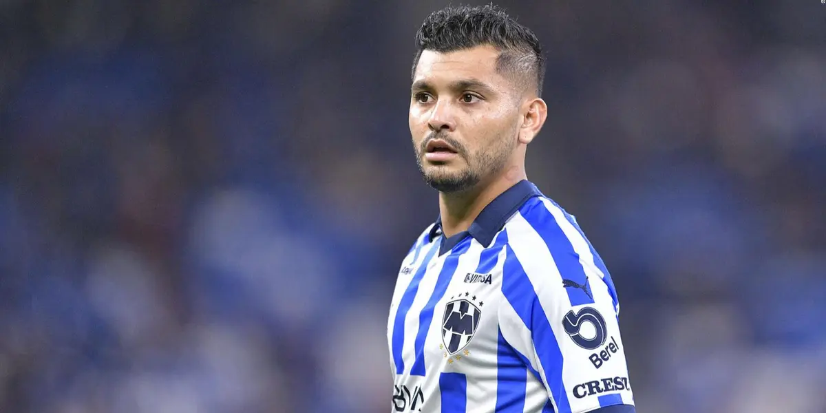 Corona en partido con Rayados. Foto: Sportsmedia