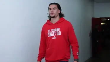 Cowell en llegada a partido. Foto: Chivas