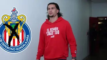 Cowell en llegada a partido. Foto: Chivas