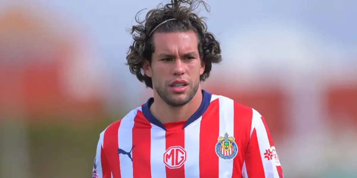 Cowell en partido. Foto: Chivas