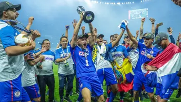 Cruz Azul leventando su novena Liga MX / FOTO SPORTING NEWS