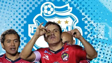 Cuahtémoc Blanco junto a futbolistas de Irapuato / FOTO ESTO