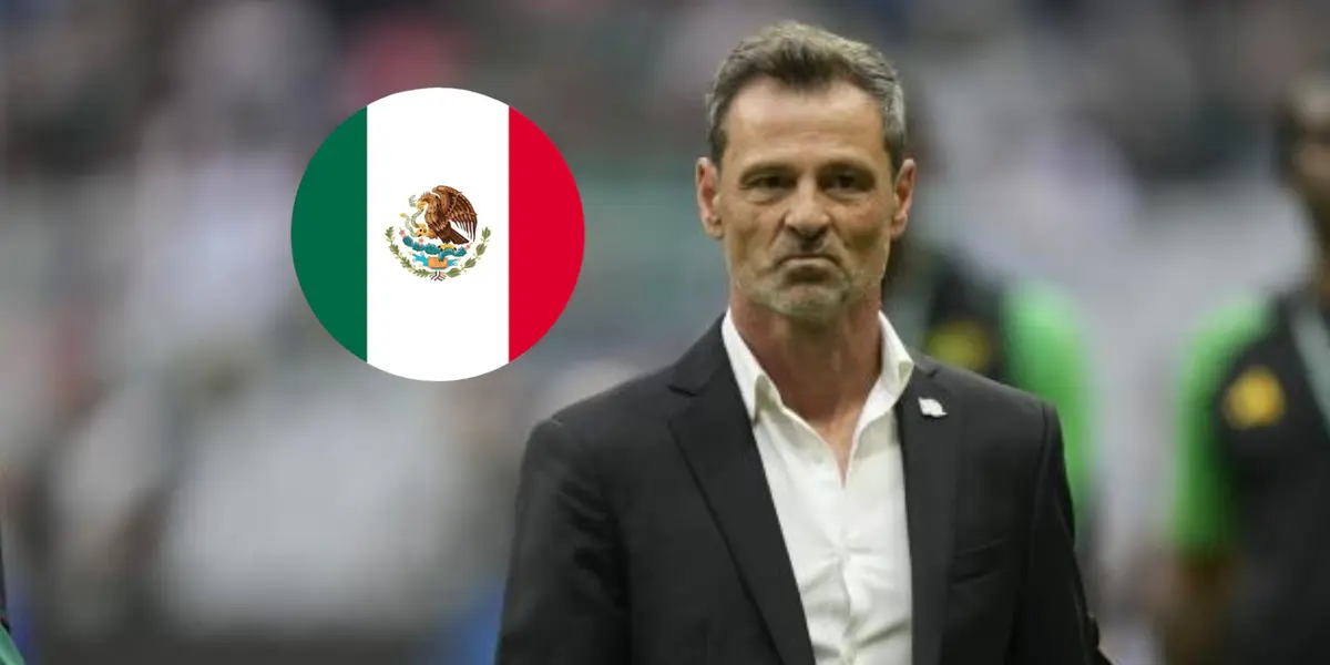 Diego Cocca y bandera de México en forma circular/Foto Mundo Deportivo.