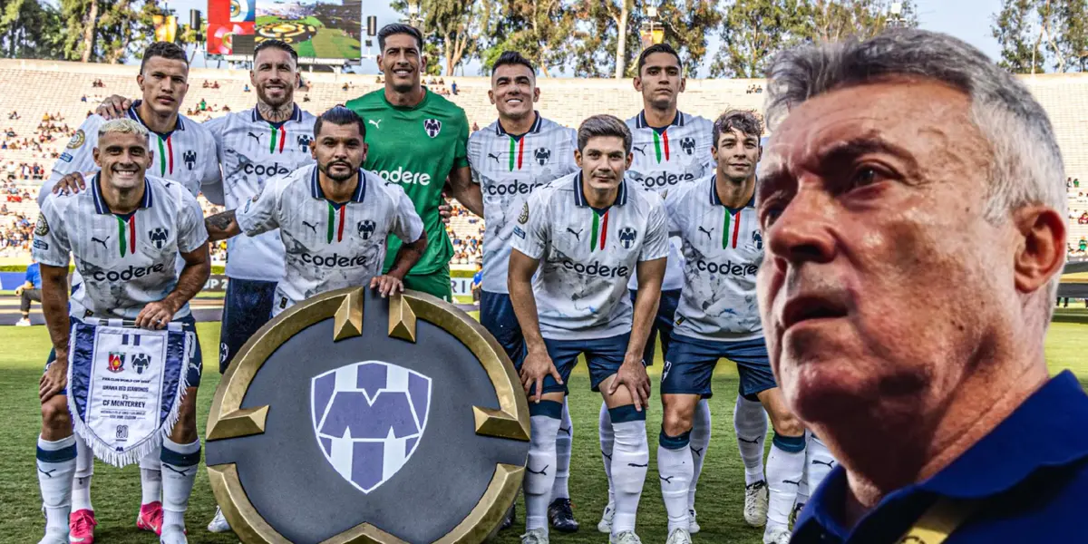Domènec Torrent junto a jugadores de Rayados / FOTO X