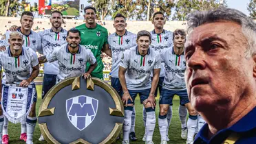 Domènec Torrent junto a jugadores de Rayados / FOTO X
