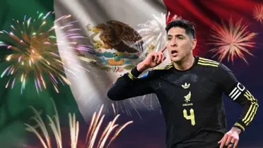 Edson Álvarez junto a la bandera mexicana / FOTO RÉCORD