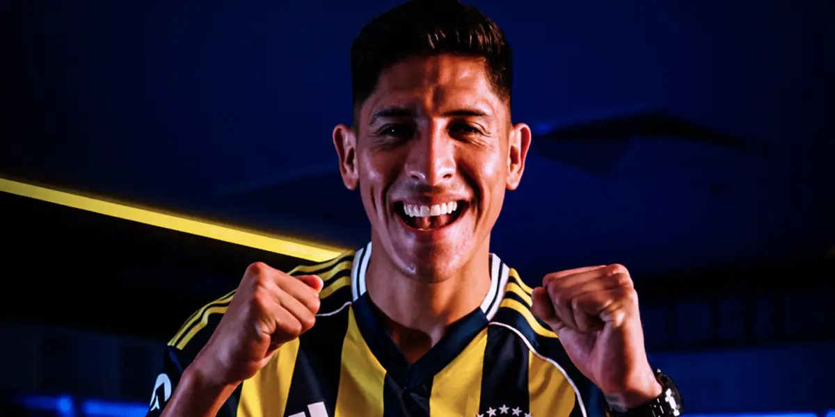 Edson en presentación. Foto: Fenerbahce