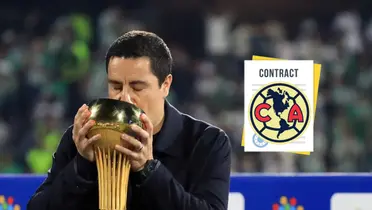 Efraín Juárez besando trofeo y contrato animado con lo del América/ Foto Goal.