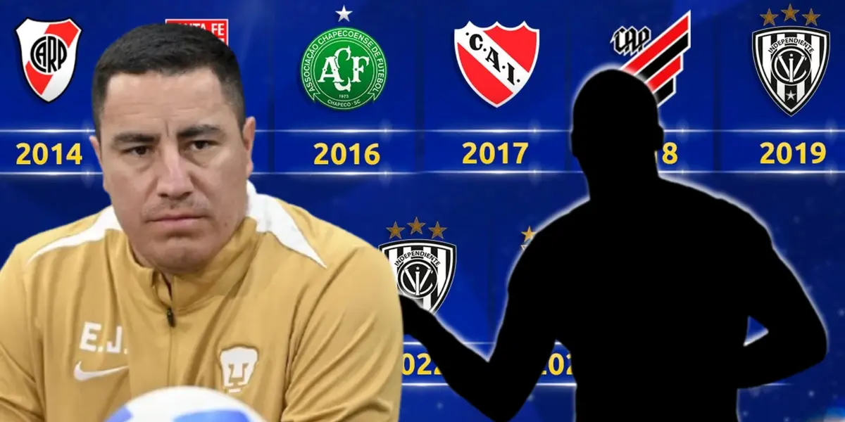 Efraín Juárez junto a futbolista incógnito / FOTO RÉCORD