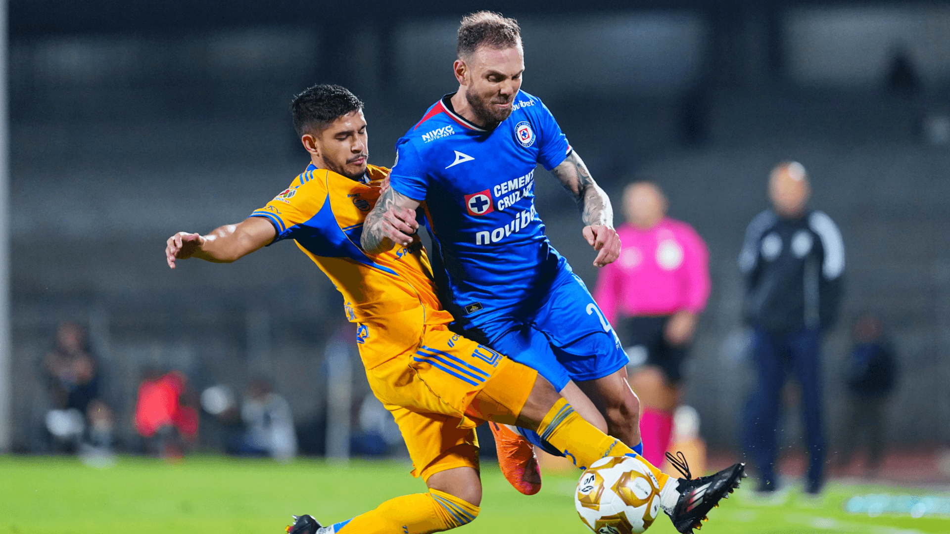 El argentino aparece otra vez en la escena del cuadro regio (MexSport).
