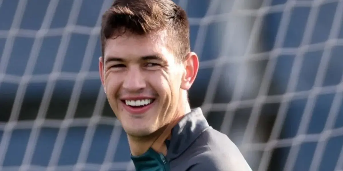 El defensa mexicano César Montes no vio acción con los Periquitos, tras no haberse recuperado de las molestias físicas.