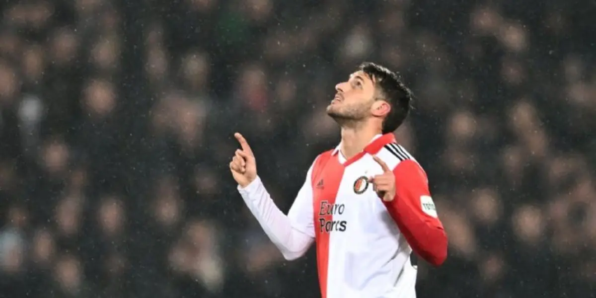 El delantero mexicano Santiago Giménez es considerado como titular en el equipo neerlandés y su técnico le mandó un mensaje.