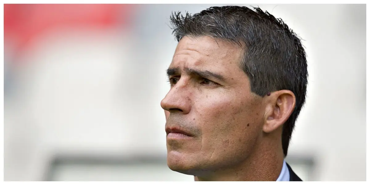 El ex futbolista del Rebaño Sagrado, Eduardo de la Torre, salió a defender el trabajo de Velkjo Paunovic en plena transmisión de Fox Sports.