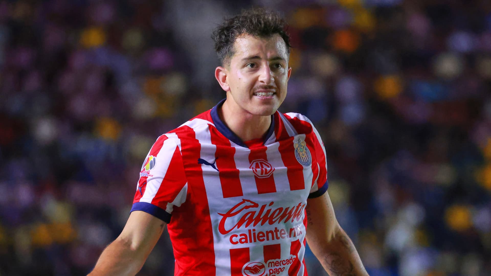 El ex jugador de Pumas tiene a varios pretendientes para sacarlos de Guadalajara (MexSport).