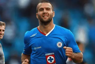 El ex jugador se fue contra la máquina.