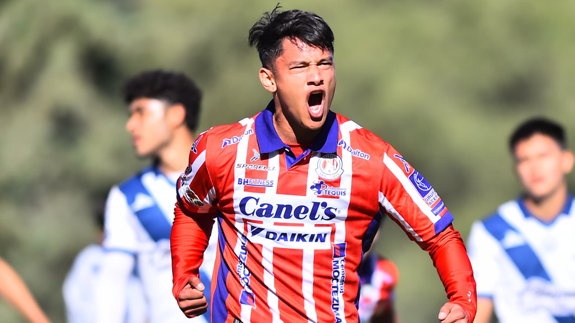 El joven defensor estuvo durante semanas en el radar rojiblanco (MexSport).