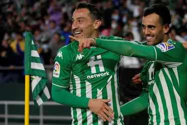 El mediocampista mexicano ingresó de cambio en la segunda mitad y poco pudo hacer para evitar la derrota del Betis 2-1 ante Barcelona.