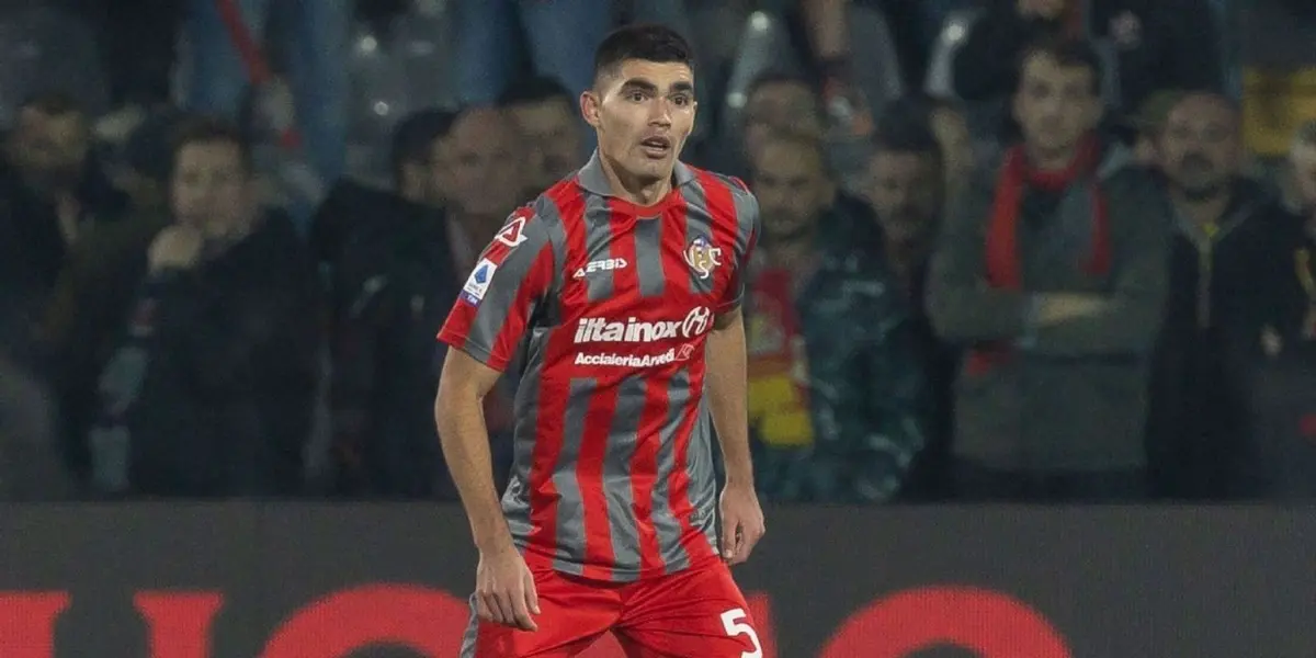 El mexicano fue titular, jugó todo el partido y fue amonestado