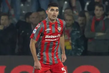 El mexicano fue titular, jugó todo el partido y fue amonestado