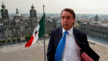 Emilio Azcárraga y bandera de México/ Foto El País.