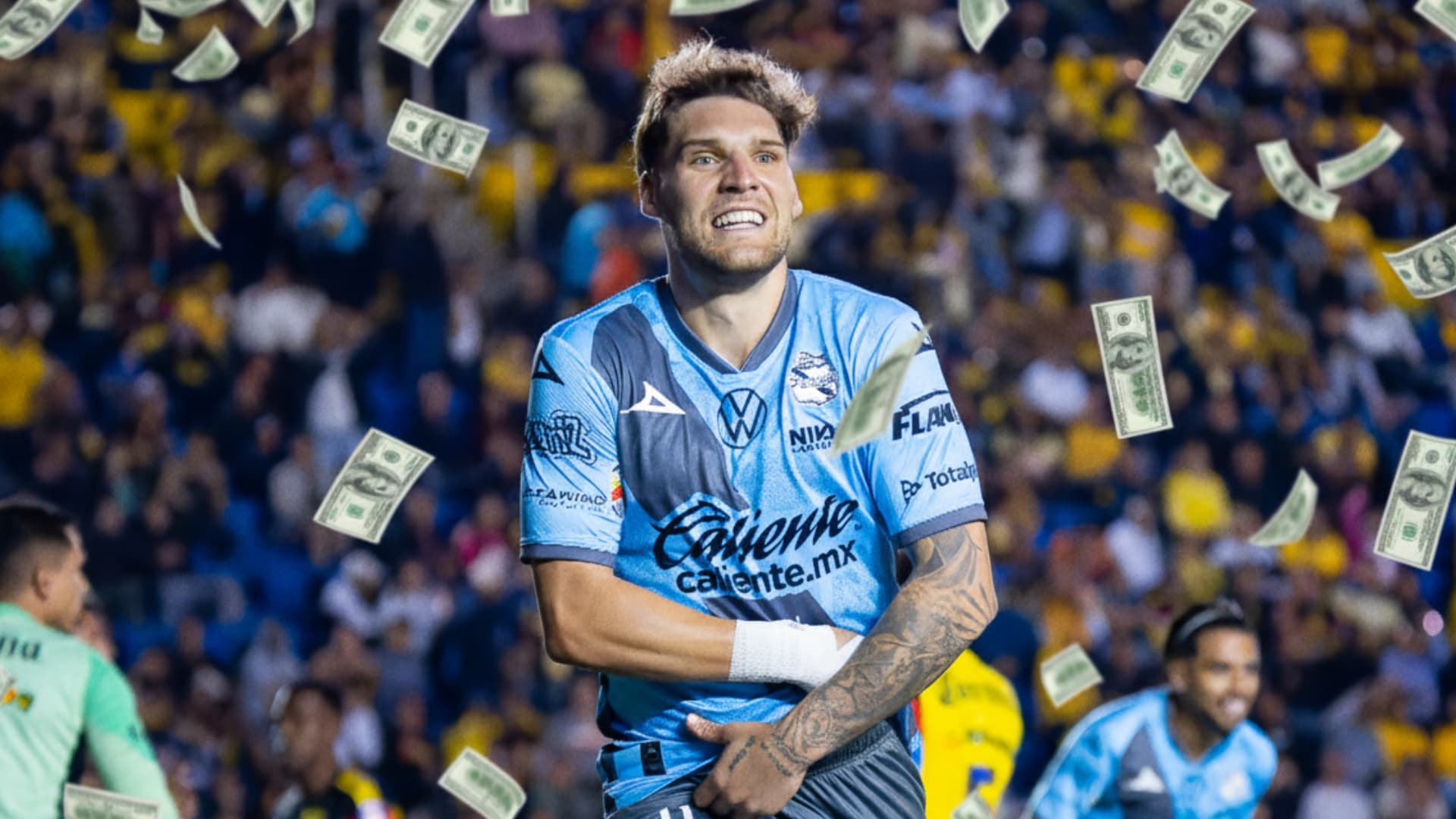 En Coapa mira con atención al goleador charrúa.
