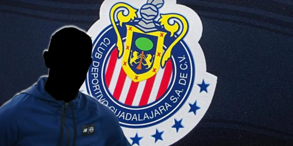 Entrenador incógnito junto al escudo de Chivas / FOTO GETTY IMAGES