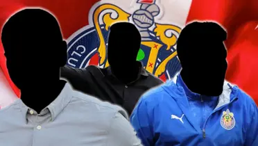 Entrenadores incógnitos junto al escudo de Chivas / FOTO FOX DEPORTES