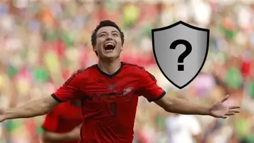 Erick Torres y escudo incógnito/Foto San Diego Union Tribune.