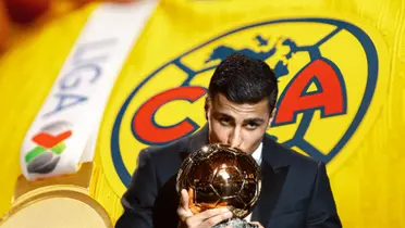 Escudo de las Águilas y Rodri Hernández besando el Balón de Oro/ Foto Club América.
