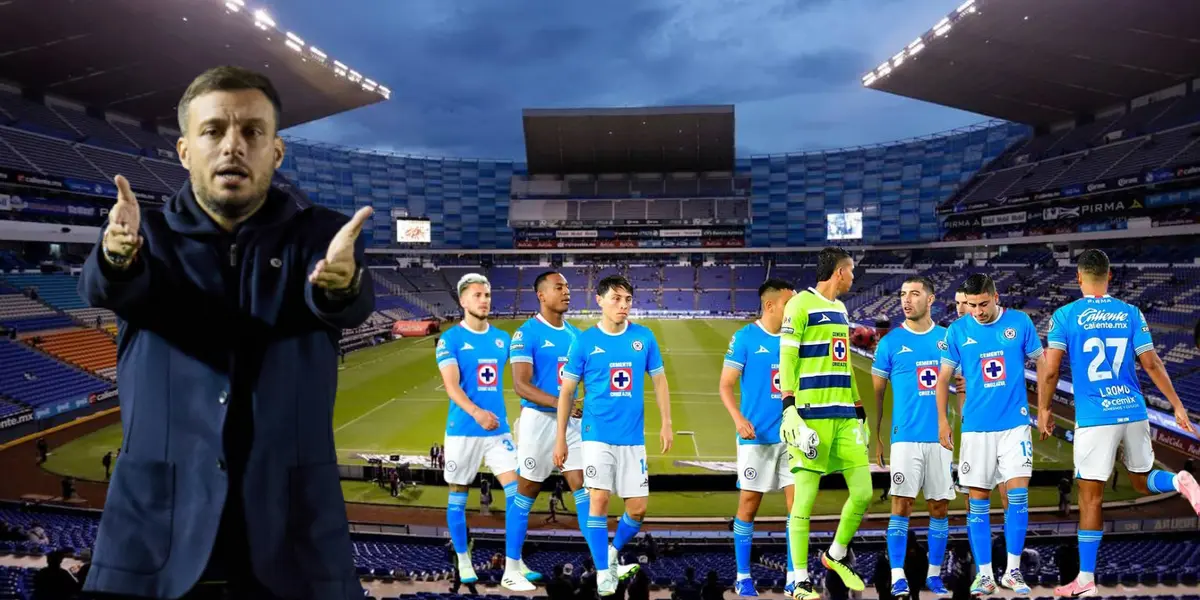 Estadio Cuauhtémoc de fondo, tomado de El Diario de Puebla, con Anselmi y jugadores de Cruz Azul