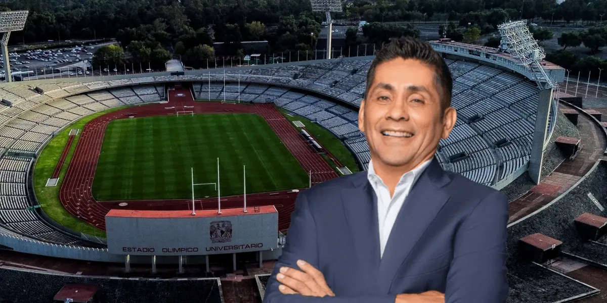 Estadio Olímpico Universitario y Jorge Campos de brazos cruzados/Foto Wikipedia.