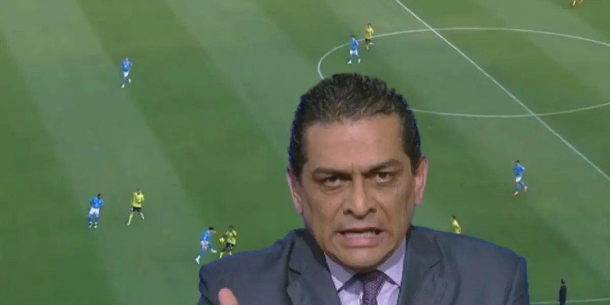 Felipe Ramos Rizo y jugadores de Cruz Azul y Puebla/ Foto TUDN.