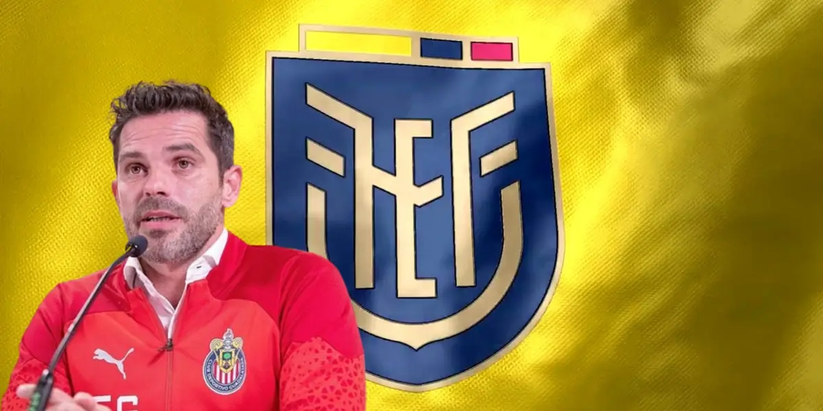 Fernando Gago junto al escudo de la Selección de Ecuador / FOTO X