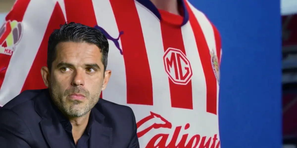 Fernando Gaog junto a jugador de Chivas / FOTO RÉCORD